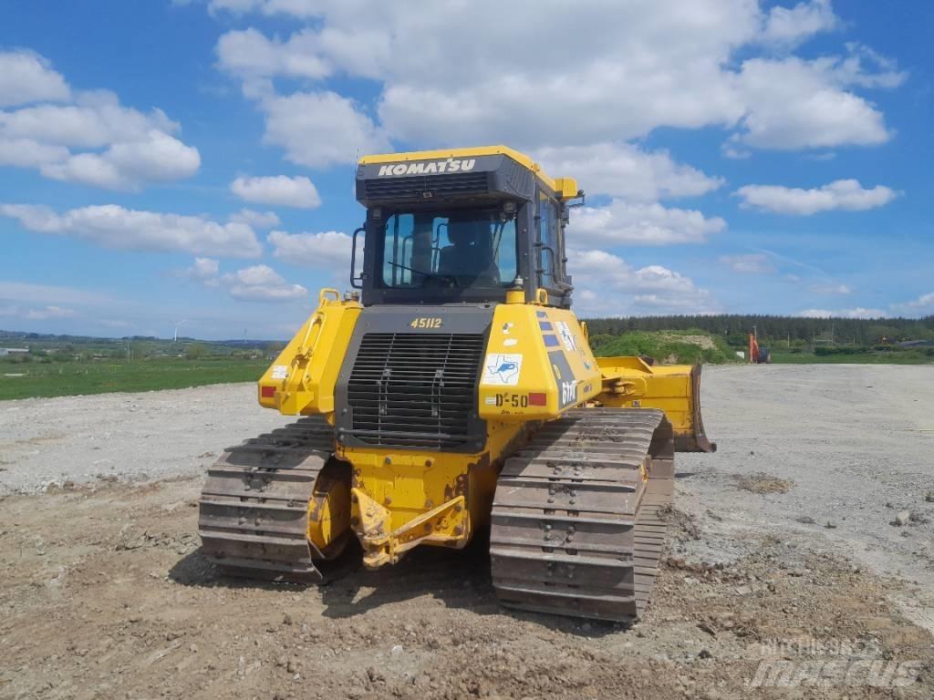 Komatsu D61 PX-24 Buldozer sobre oruga