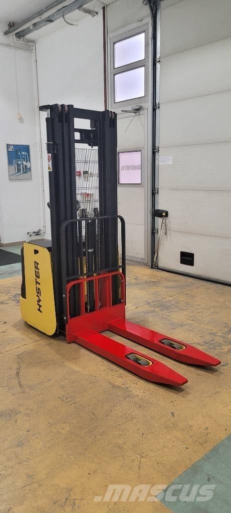 Hyster S 1.4 AC Apiladores eléctricos autopropulsados