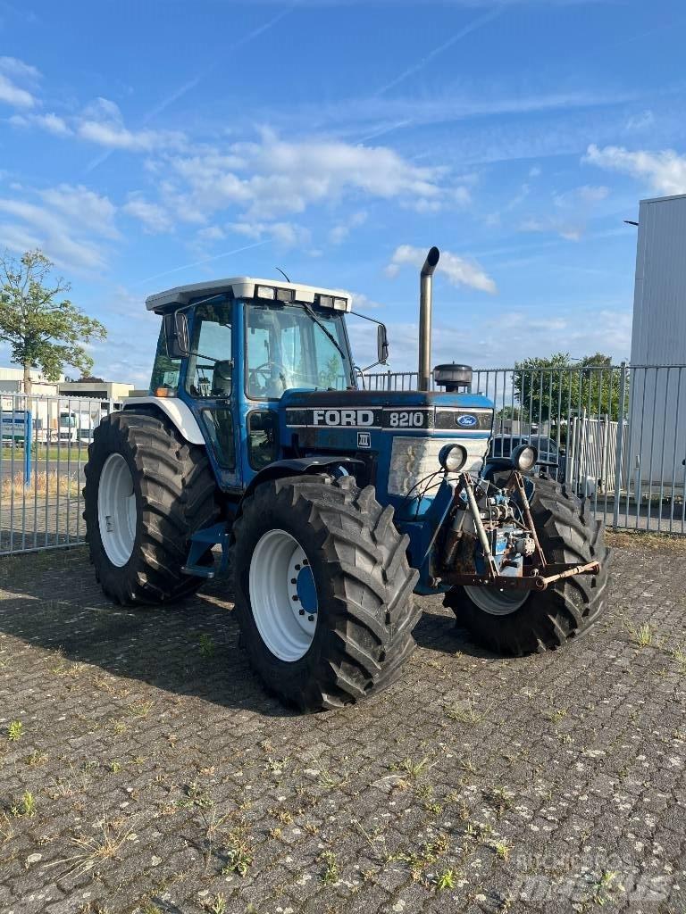 Ford 8210 III Tractores