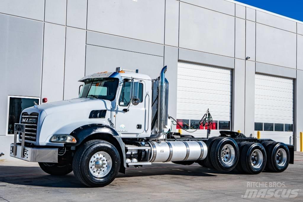 Mack Granite GU 813 Camiones bañeras basculantes o volquetes