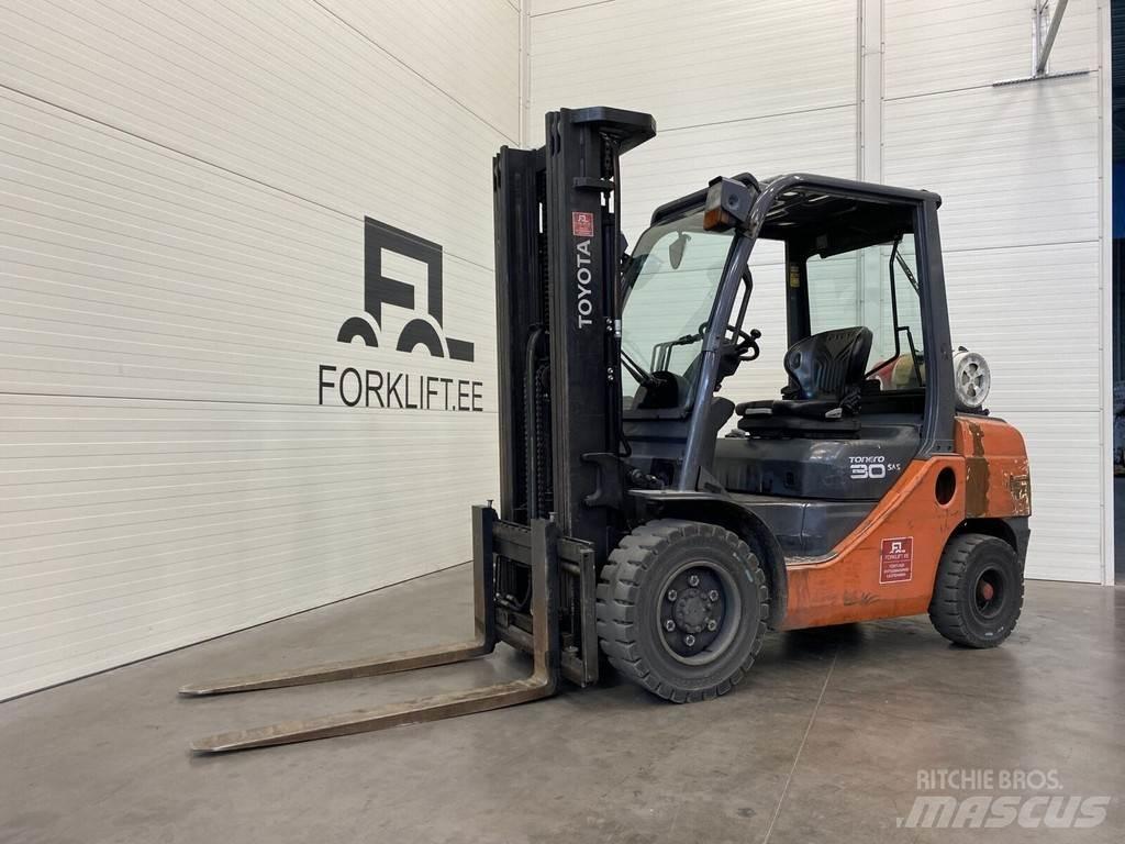 Toyota 02-8FGF30 Carretillas LPG