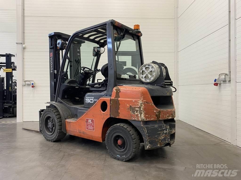 Toyota 02-8FGF30 Carretillas LPG