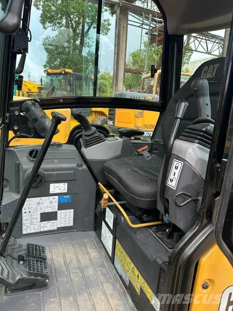 CAT 302 Mini excavadoras < 7t