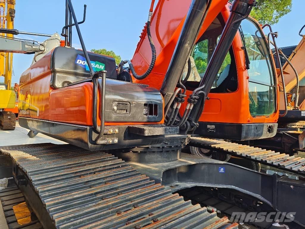 Doosan DX 225 LC Excavadoras de cadenas