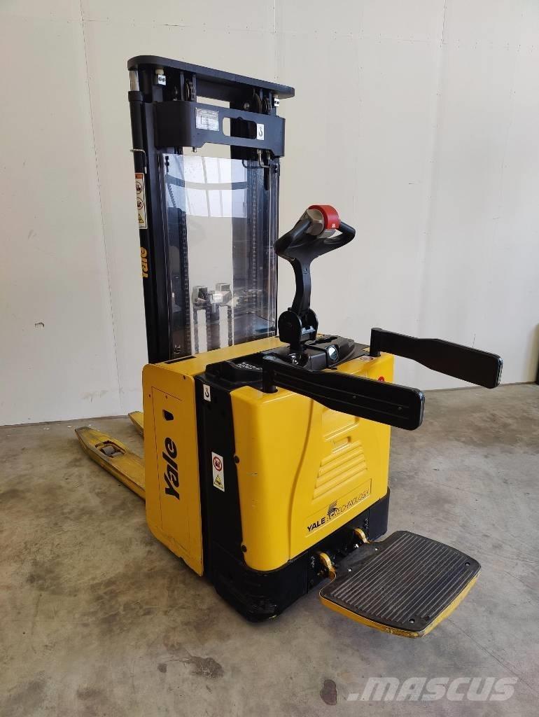 Yale MS15X Apiladores eléctricos autopropulsados