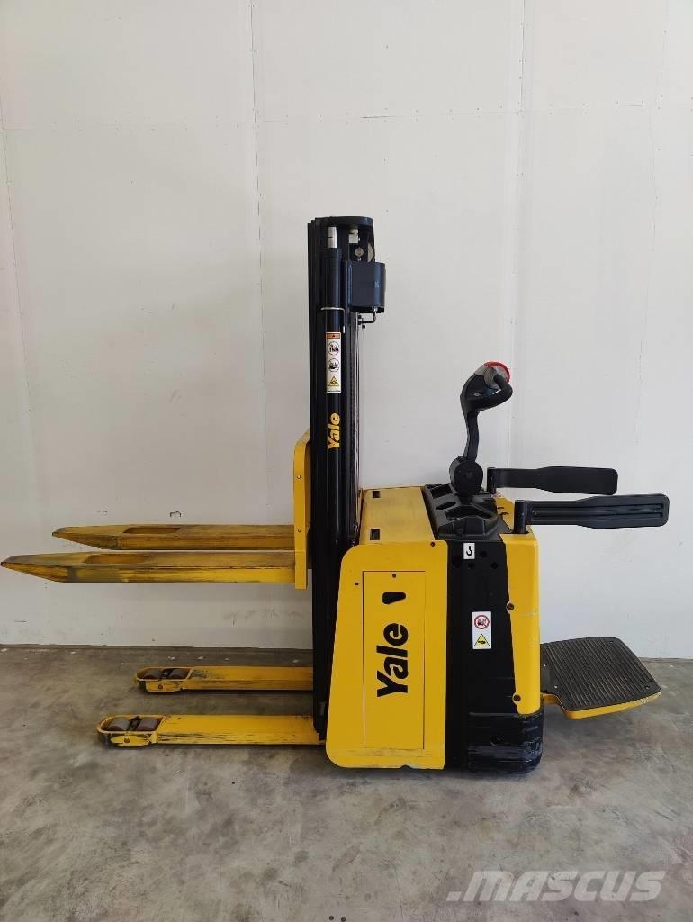 Yale MS15X Apiladores eléctricos autopropulsados