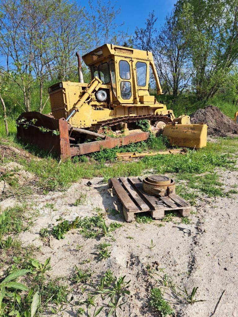Komatsu D85A Buldozer sobre oruga