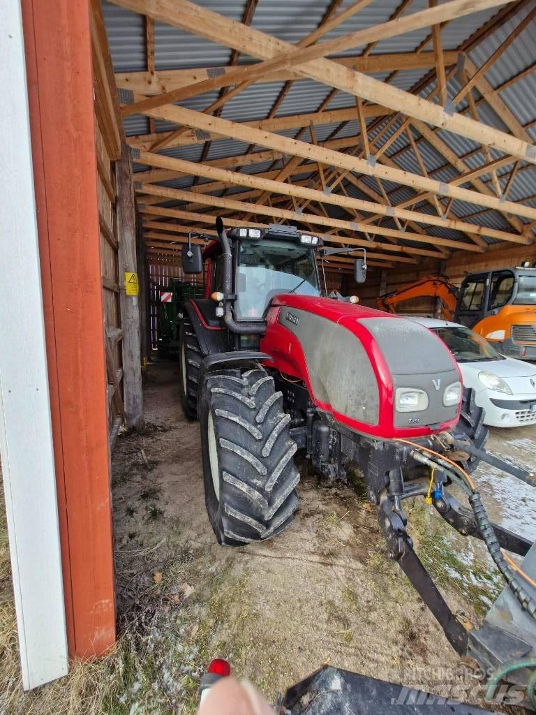 Valtra T 151 hitchec Tractores