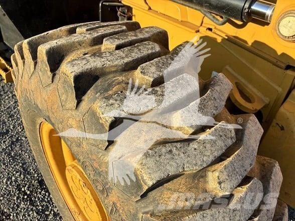 CAT 415F2 Retrocargadoras