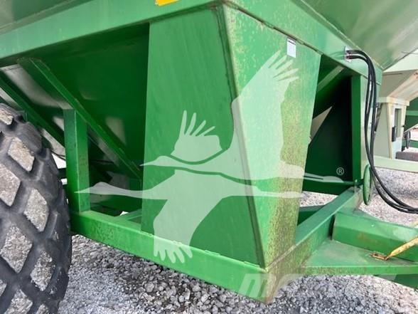 E-Z Trail 710 Remolque para grano