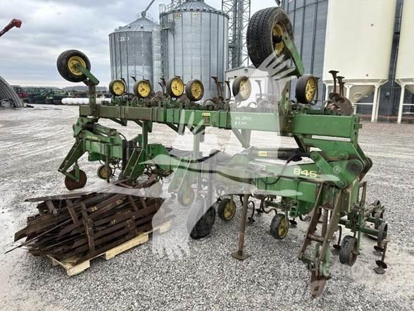 John Deere 845 Cultivadores para cultivos en hilera