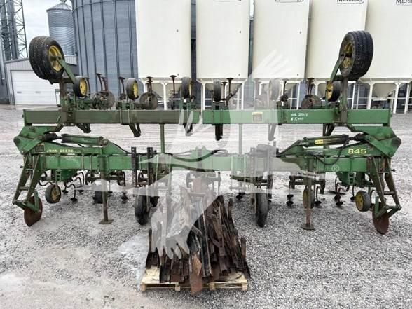 John Deere 845 Cultivadores para cultivos en hilera