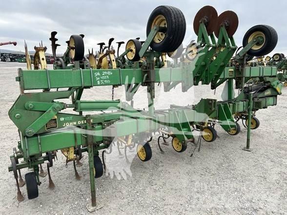 John Deere 845 Cultivadores para cultivos en hilera