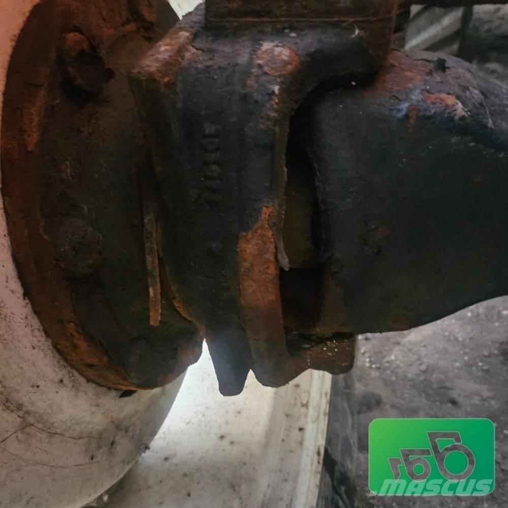 Valmet 8350. Parts Tractores