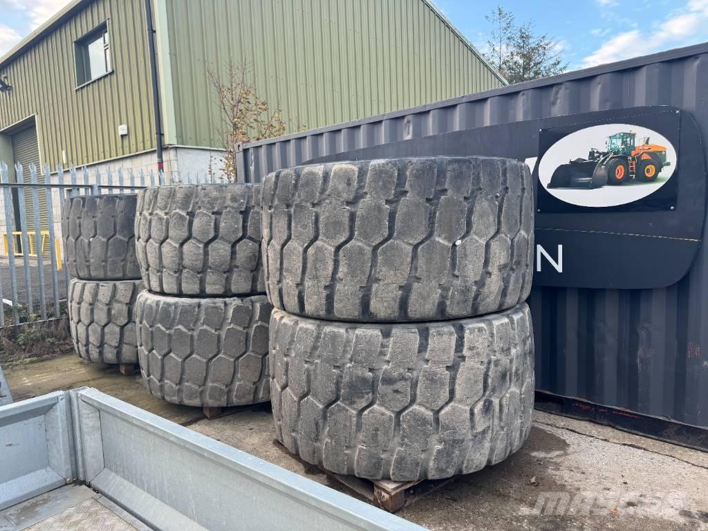 Develon DA 45 Neumáticos, ruedas y llantas