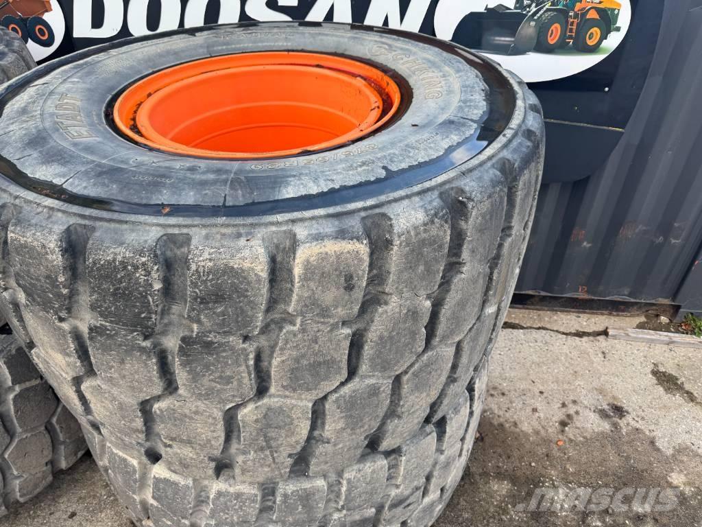 Develon DA 45 Neumáticos, ruedas y llantas