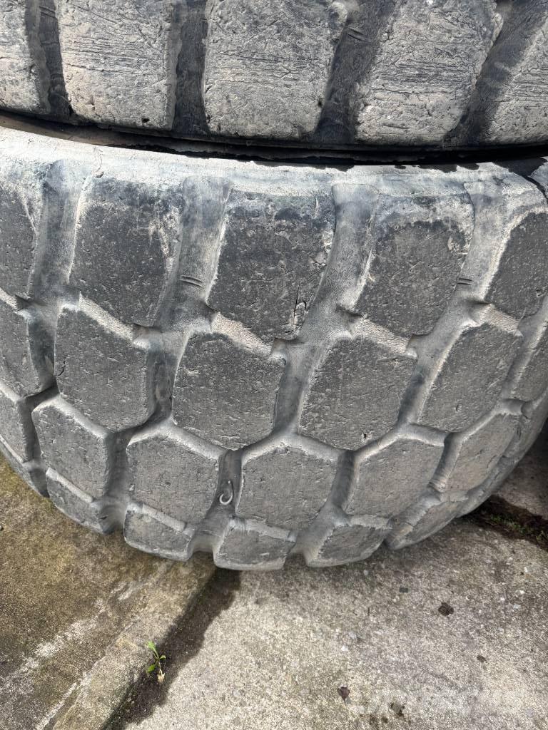 Develon DA 45 Neumáticos, ruedas y llantas