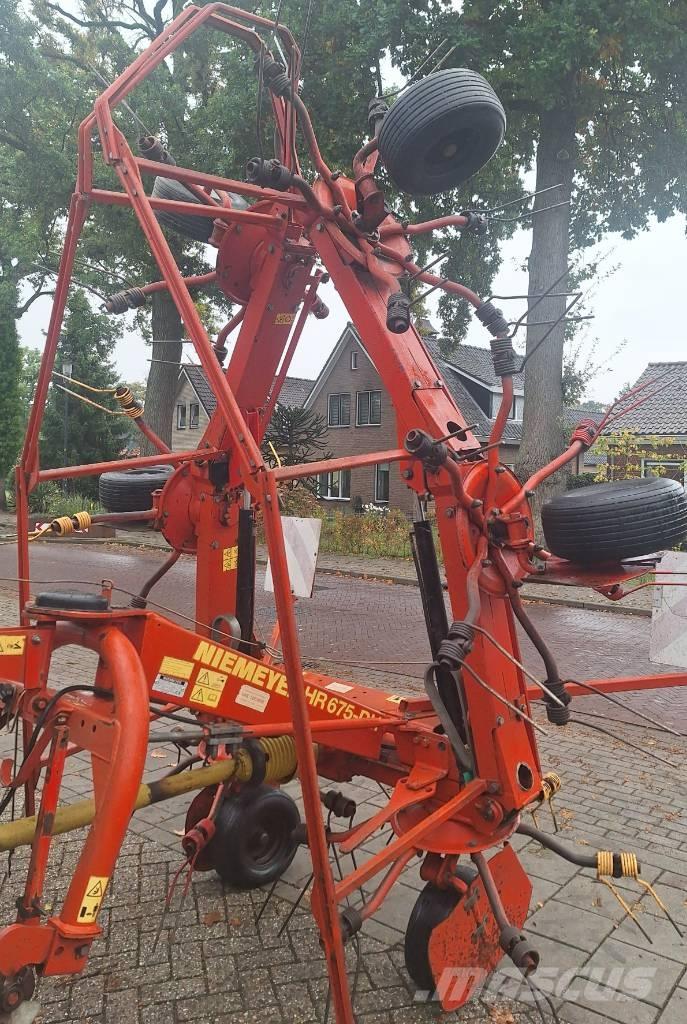 Niemeyer HR 675 DH Rastrillos y henificadores