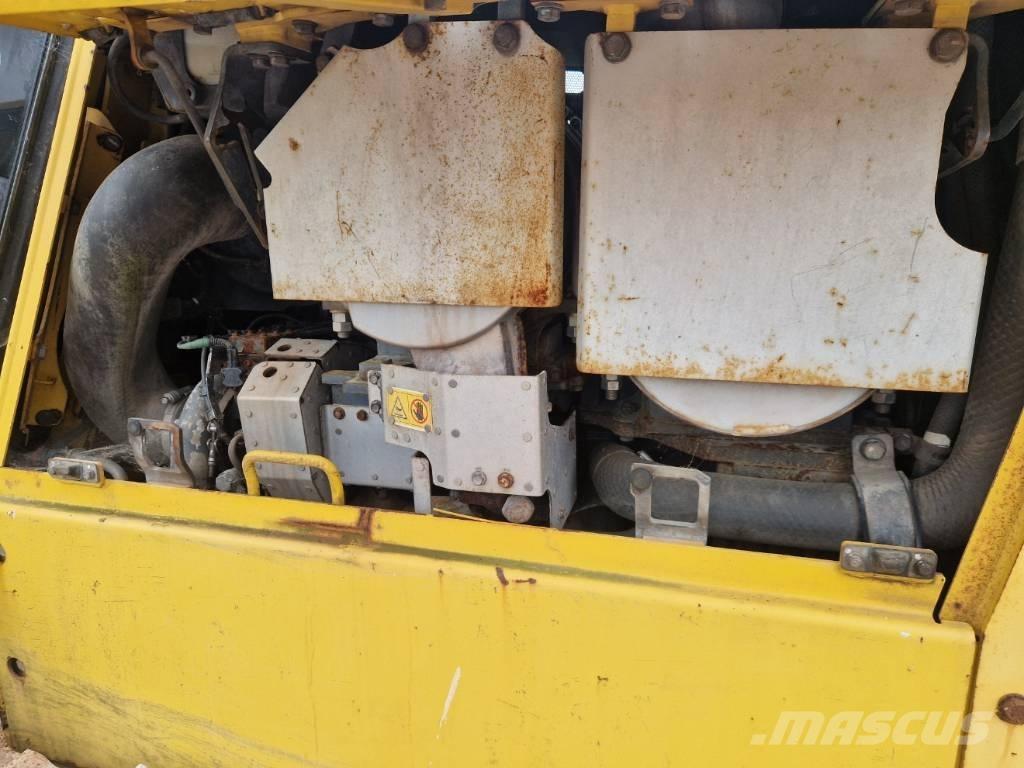 Komatsu D 65 PX-18 Buldozer sobre oruga