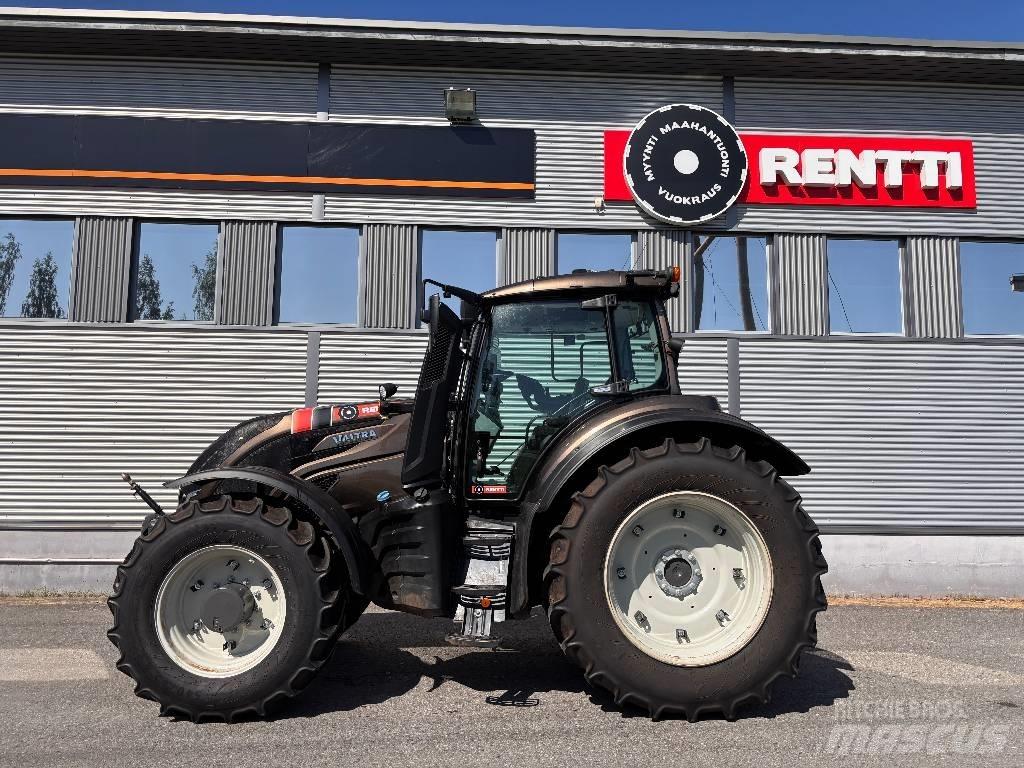 Valtra T 215 Versu Tractores