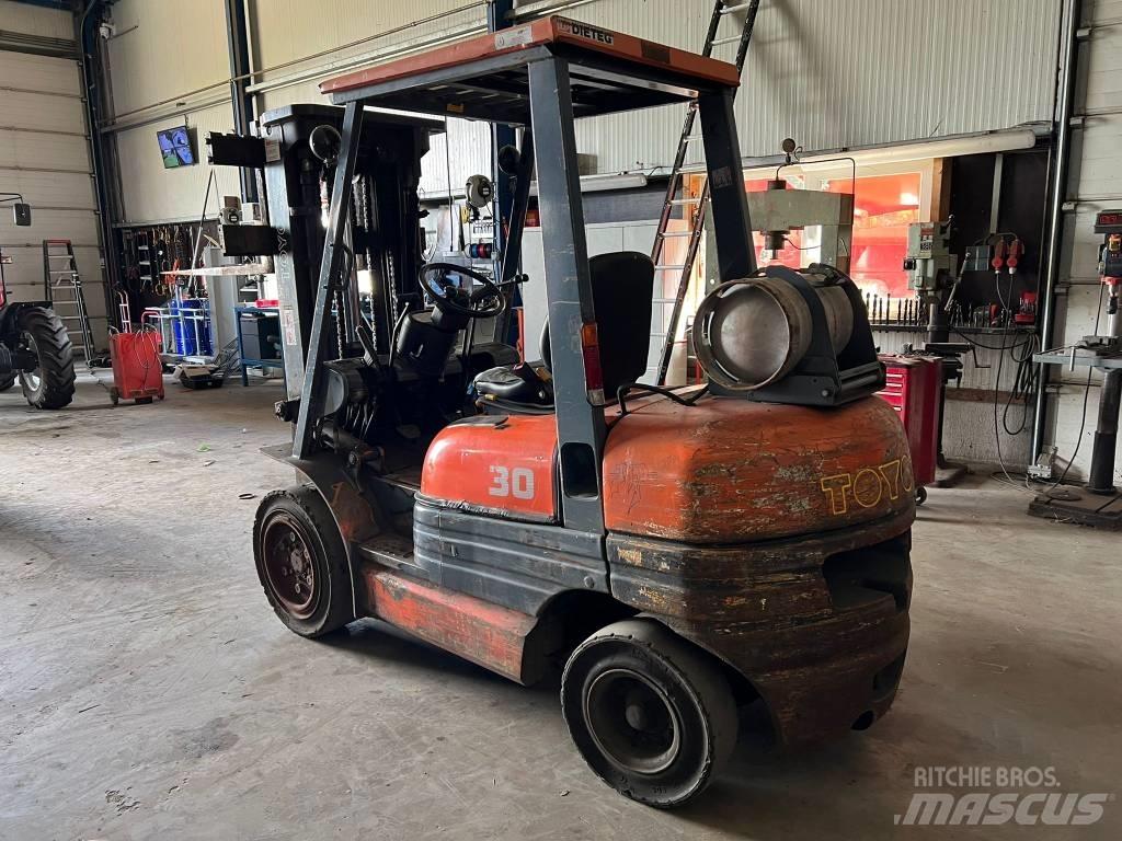 Toyota 02-6 FG F 30 Carretillas LPG