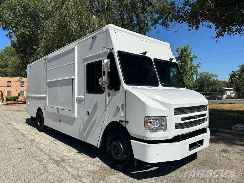 Freightliner M-LINE Camiones caja cerrada