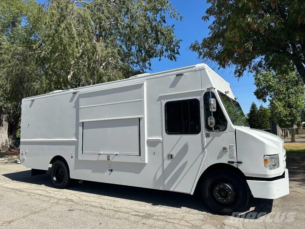 Freightliner M-LINE Camiones caja cerrada