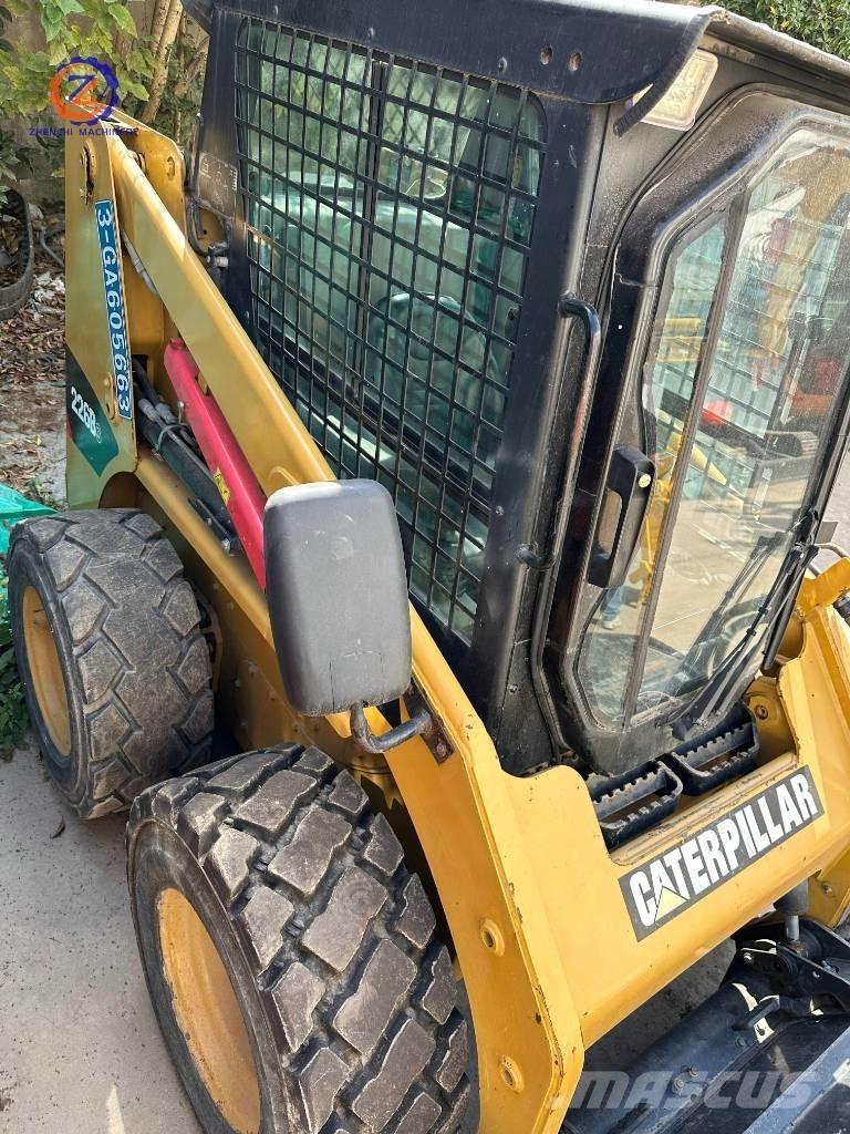 CAT 226 B Minicargadoras