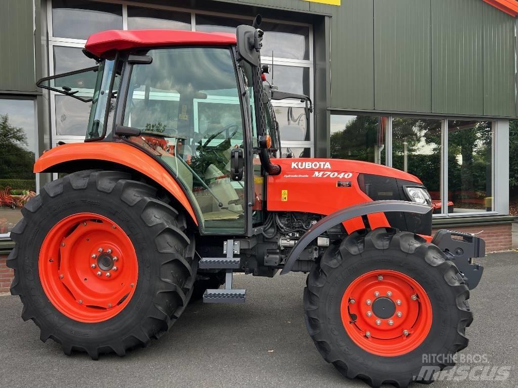 Kubota M 7040 DT Tractores
