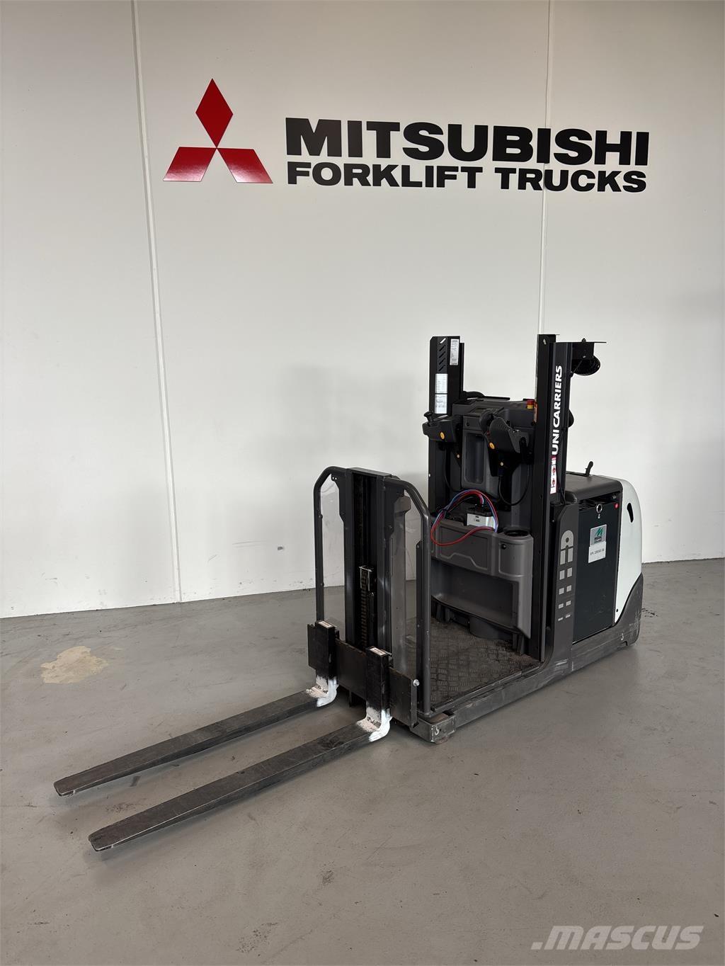 UniCarriers EPL100 Recogepedidos de baja altura