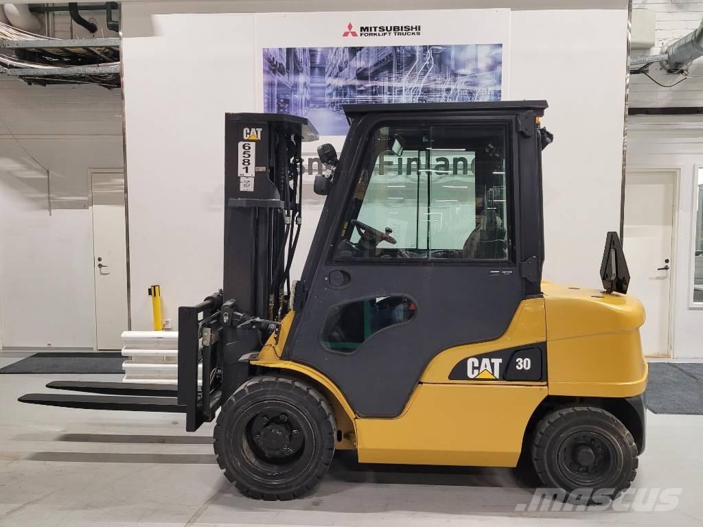 CAT DP 30 N Carretillas diesel