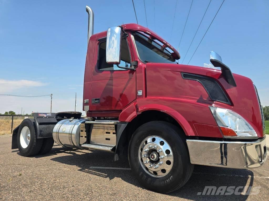 Volvo VNL 42 T300 Cabezas tractoras