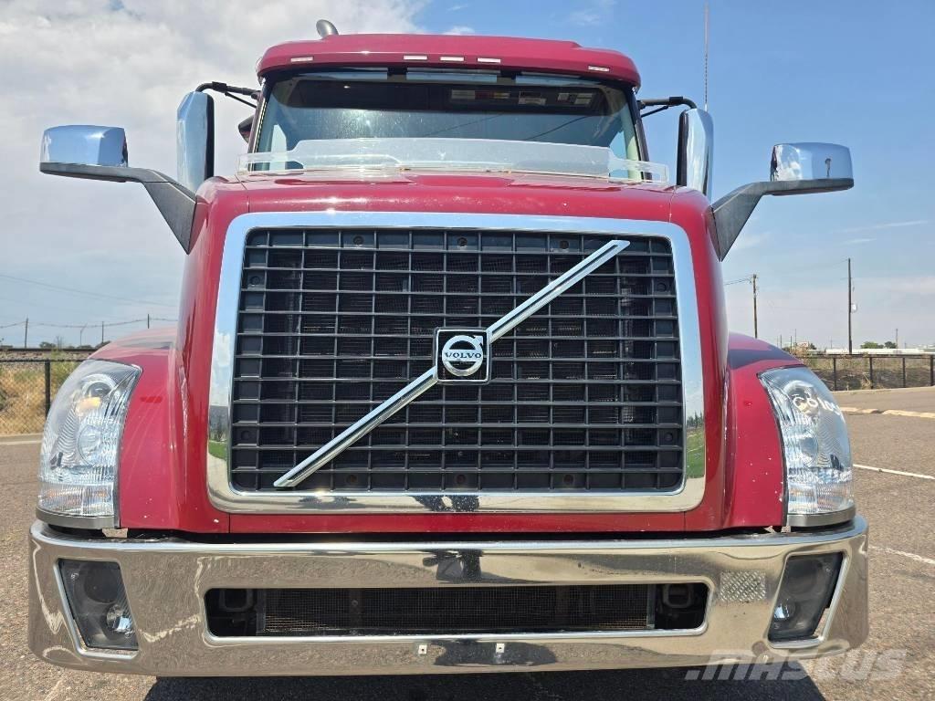 Volvo VNL 42 T300 Cabezas tractoras