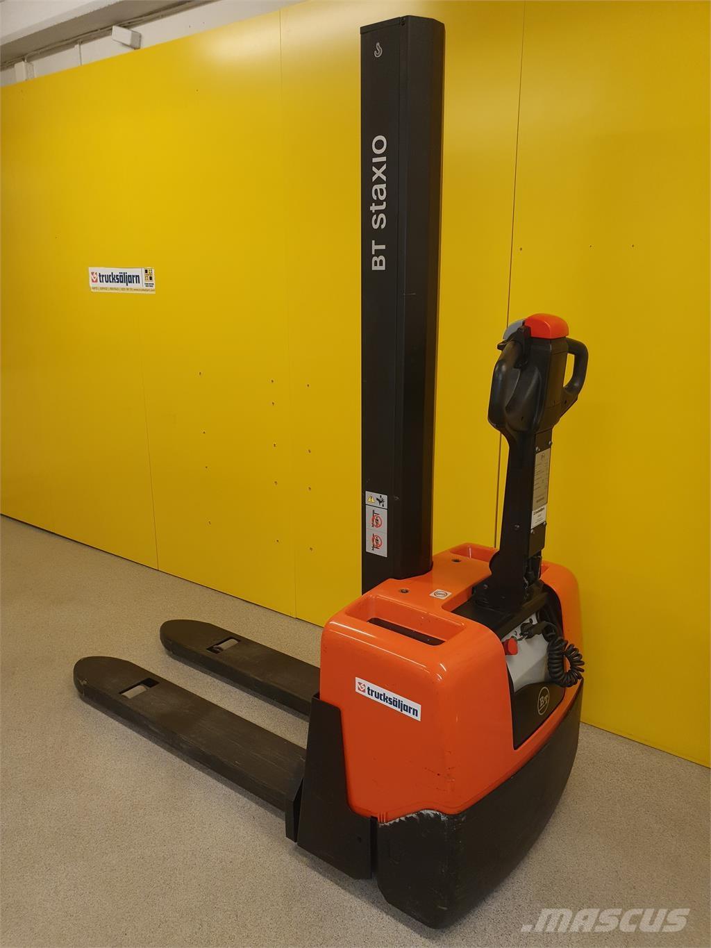 BT HWE100 Apiladores eléctricos autopropulsados