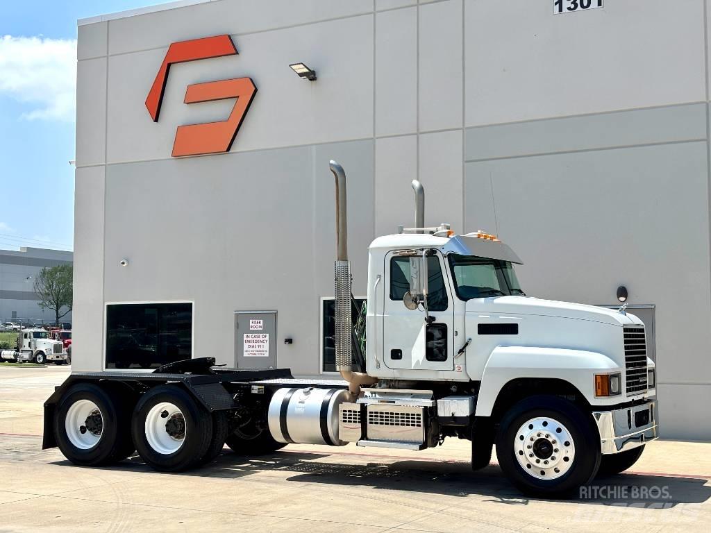 Mack Pinnacle 64T Cabezas tractoras