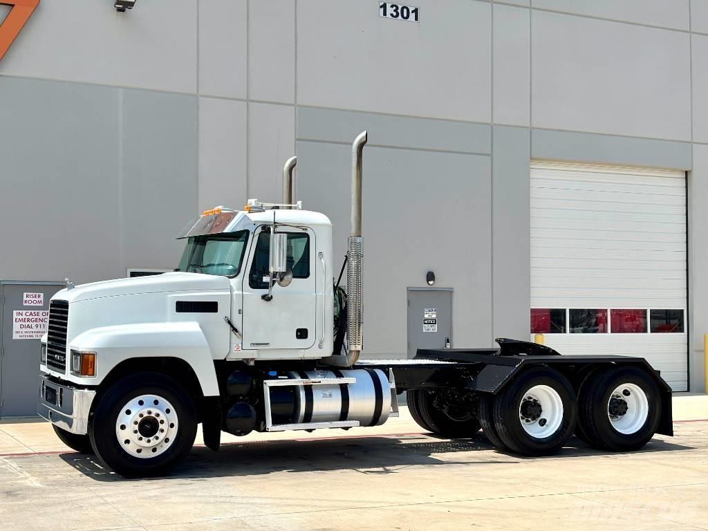 Mack Pinnacle 64T Cabezas tractoras