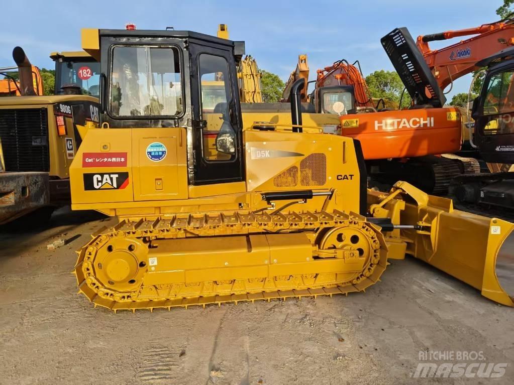 CAT D 5 K Buldozer sobre oruga
