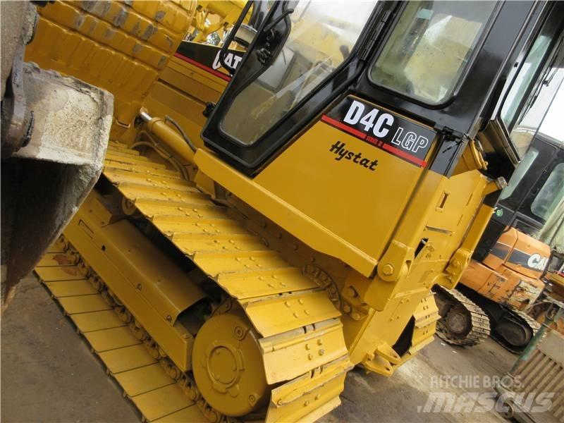 CAT D 4 C Buldozer sobre oruga