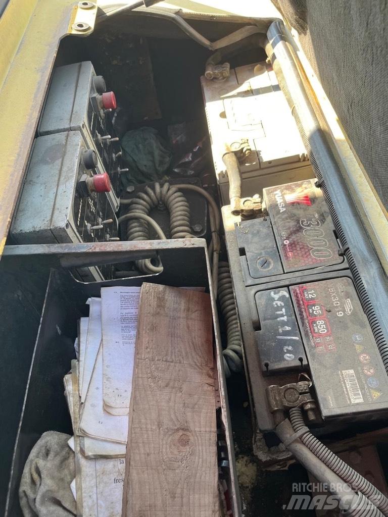 Dynapac F 141-4W/D Asfaltadoras