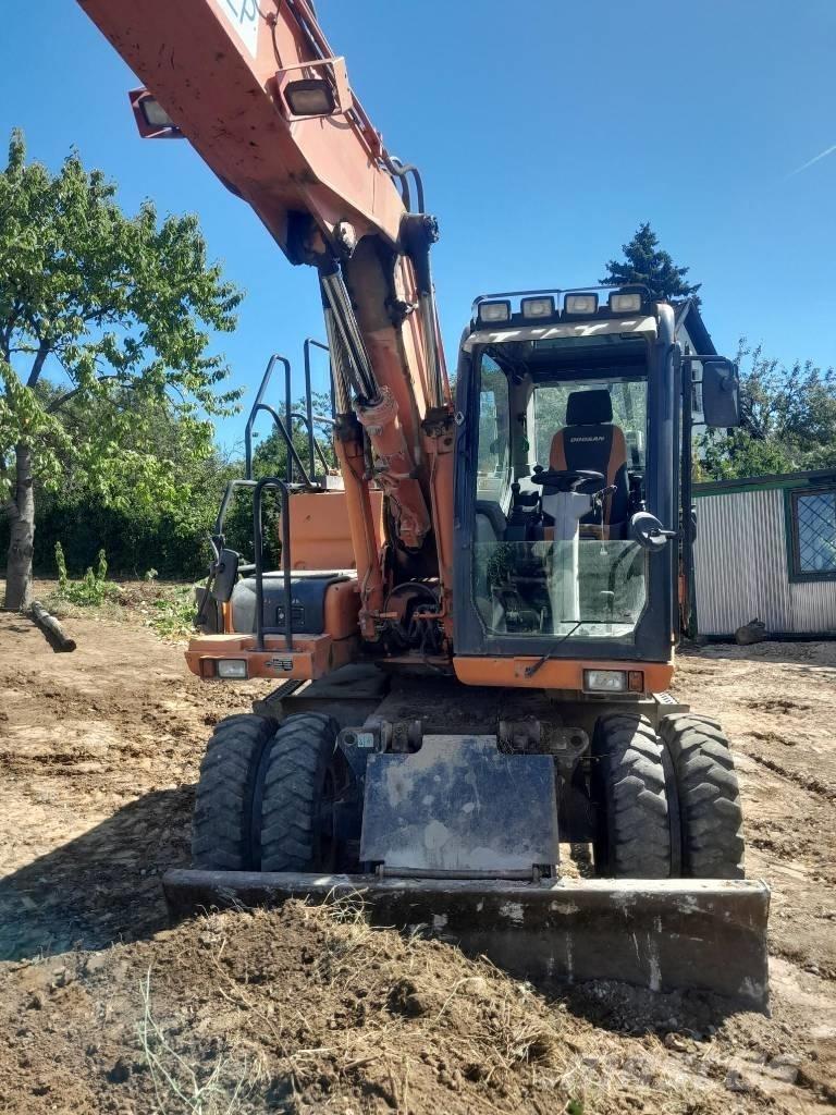 Doosan DX 160 W-3 Excavadoras de ruedas