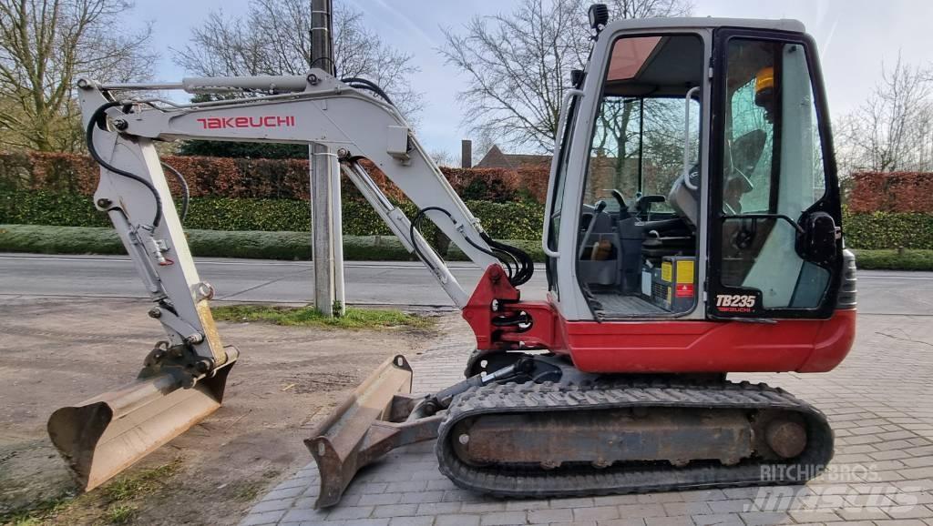 Takeuchi TB 235 Excavadoras de cadenas