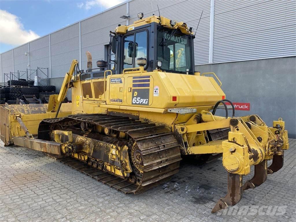 Komatsu D65PXI-18 Buldozer sobre oruga