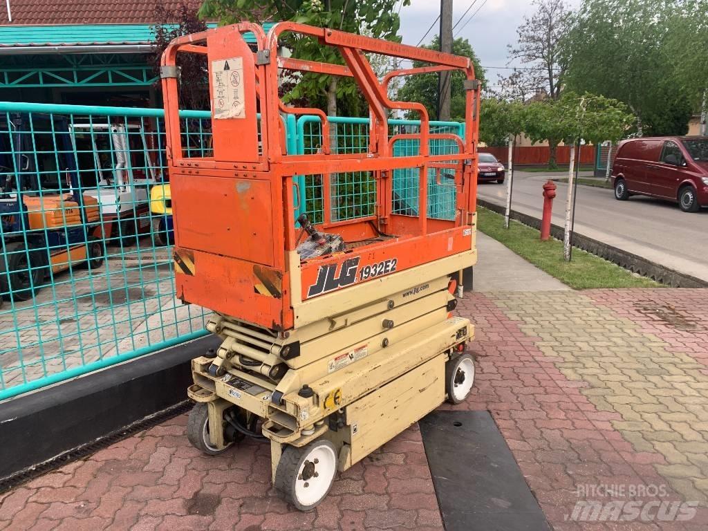 JLG 1932E2     V-2782 Ascensores de personal y montacargas de acceso