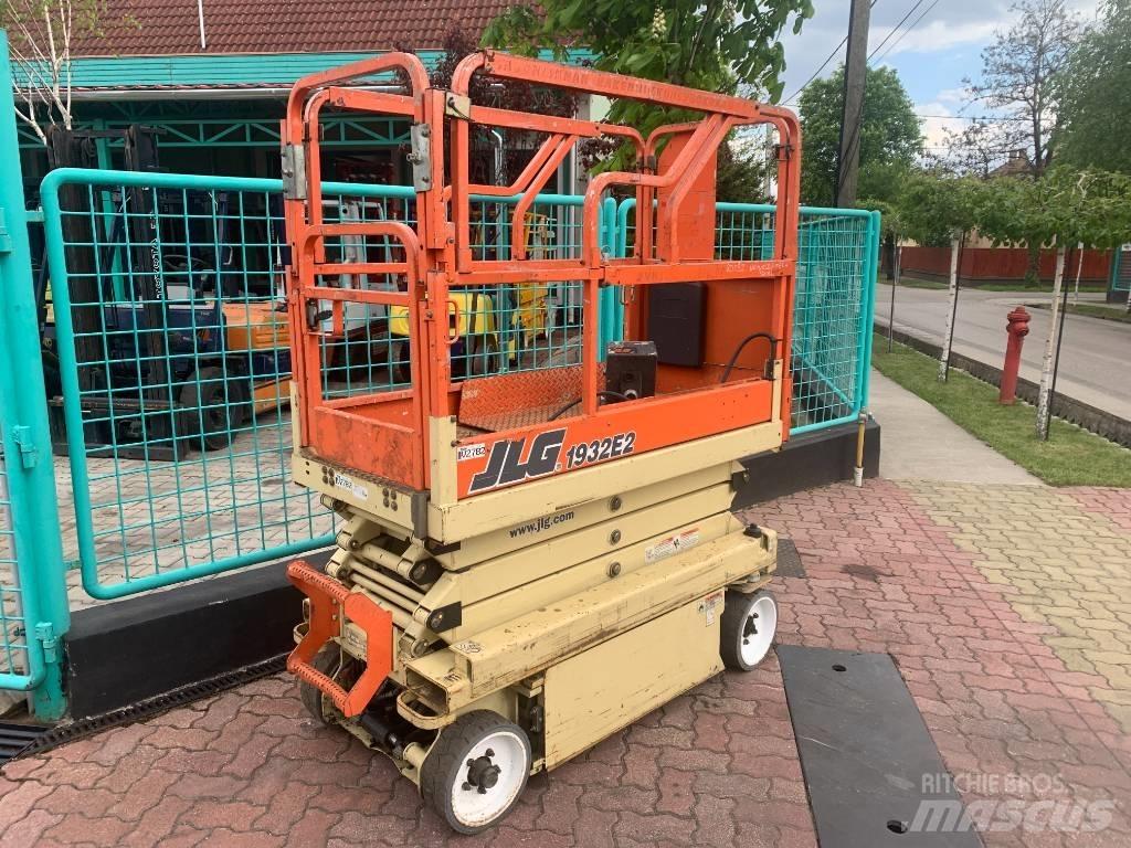JLG 1932E2     V-2782 Ascensores de personal y montacargas de acceso