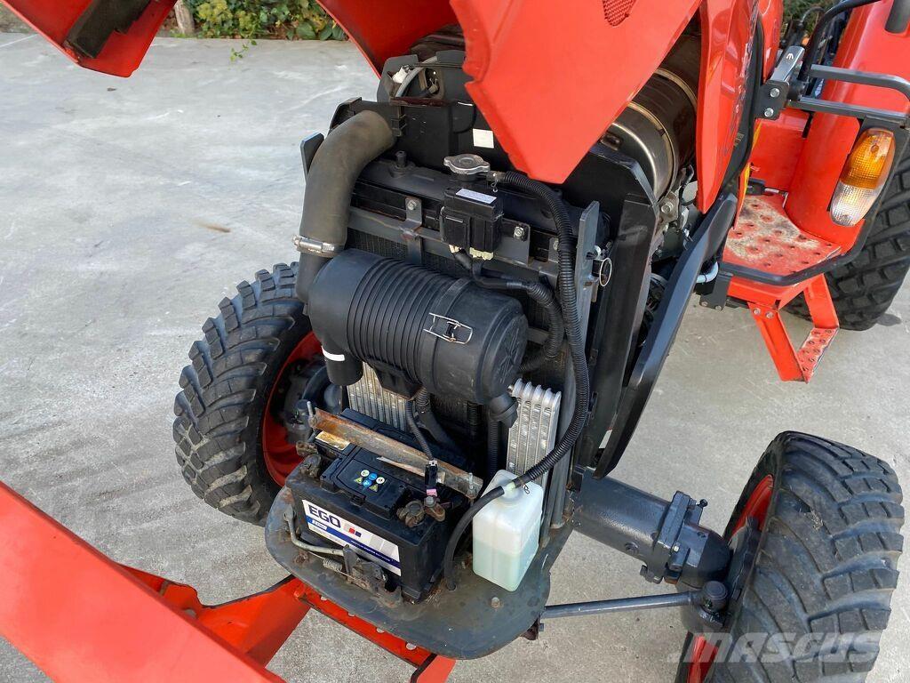 Kubota L1-382 Tractores