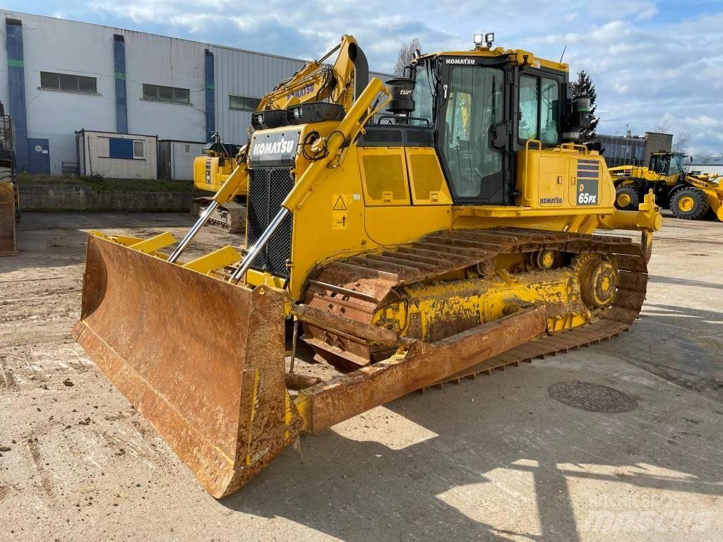Komatsu D65PX-18E0 Buldozer sobre oruga