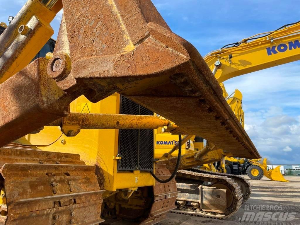 Komatsu D65PX-18E0 Buldozer sobre oruga