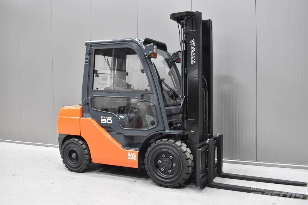 Toyota 06-8FD30F Carretillas diesel