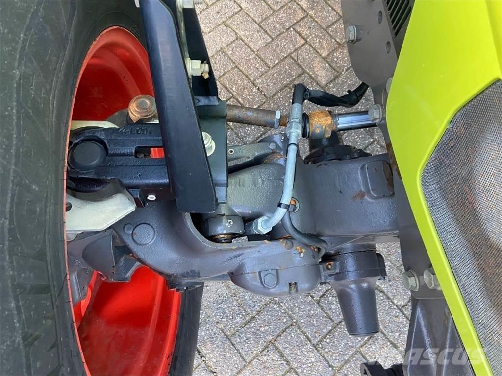 CLAAS Arion 640 Tractores