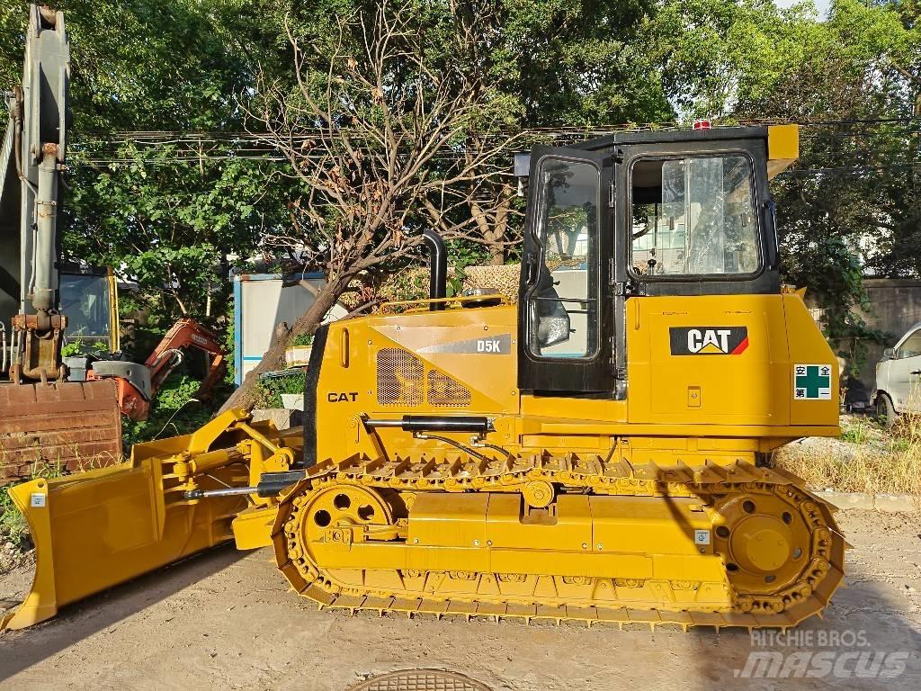 CAT D 5 K Buldozer sobre oruga